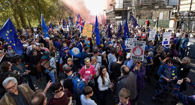UK: Thousands march in strong demand for final say on Brexit