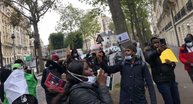 Nigerians in France join #EndSARS protest